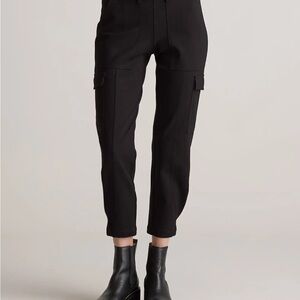 Quince Ultra-Stretch Ponte Tapered Cargo Pants, size medium.